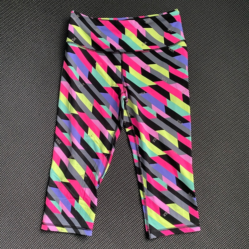 VS Knockout Capri Leggings